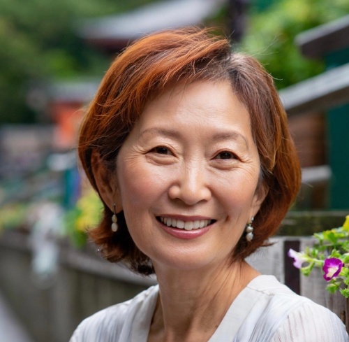 慶雲館の鑑定士と名乗る女性ちよかおる