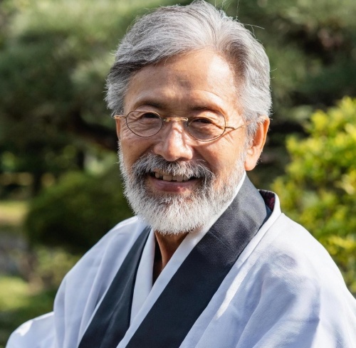 慶雲館の鑑定士と名乗る男性くじょうおさむ