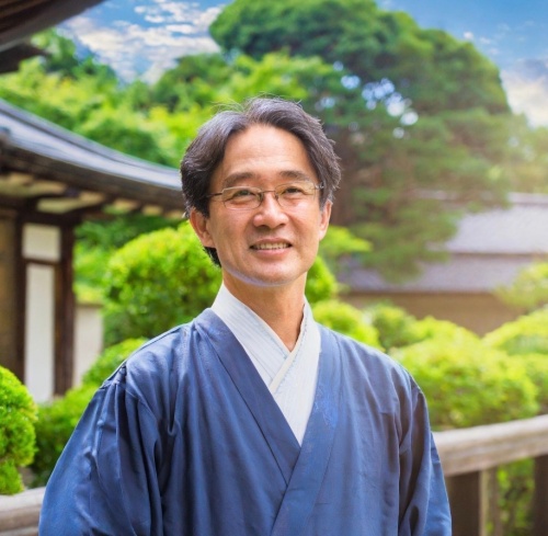 慶雲館の鑑定士と名乗る男性むなかたそうじ