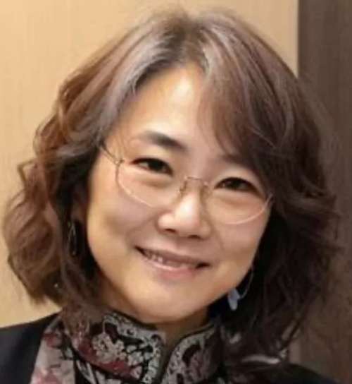 幸運の環の鑑定士と名乗る女性いずみ