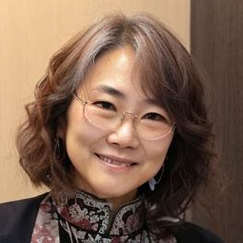 黄金の泉の鑑定師を名乗る女性いずみ