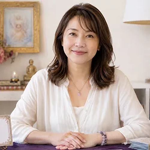 幸せの輪舞の鑑定師を名乗る女性星川ジュリア