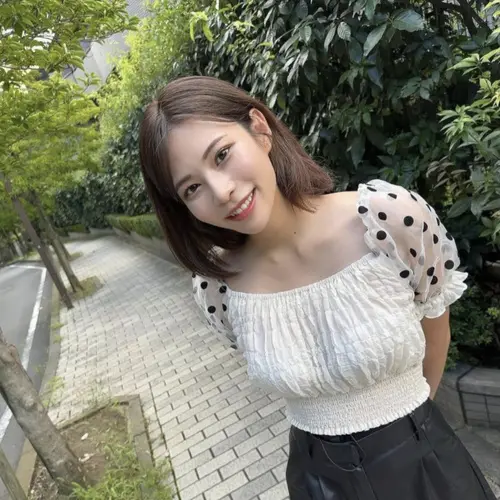 昭和ギブミーハートフルのサクラと思われる女性なつき