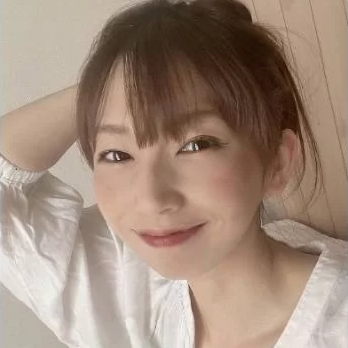 WiSHのサクラと思われる女性めい